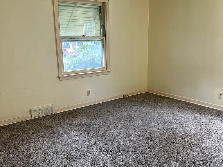 204 Easton Ave #1 — Photo 6