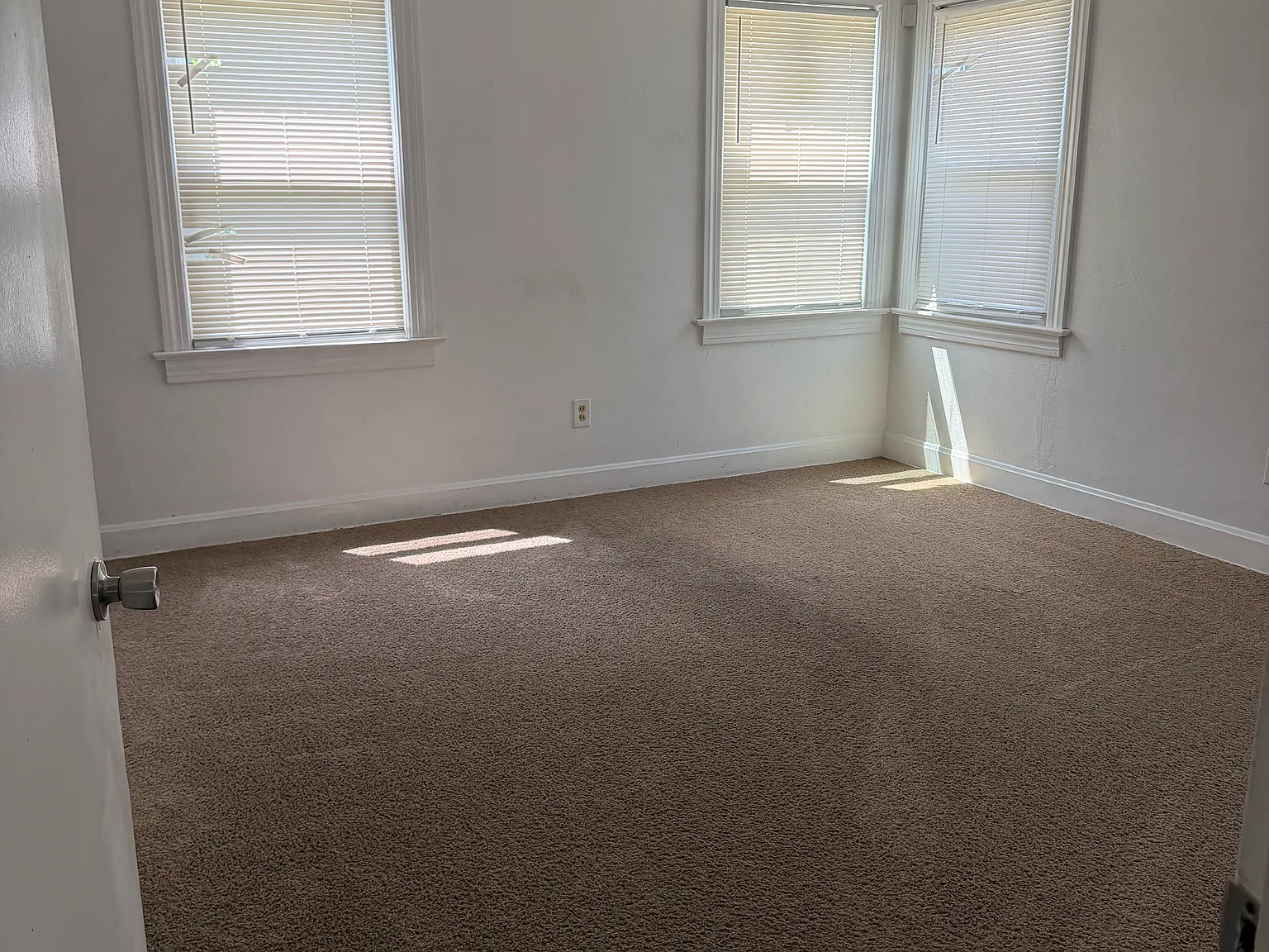 3 bed, 1400 sqft, $2,000 — Photo 3