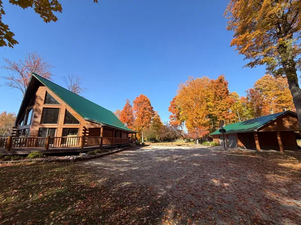 5815 J Rd #5, Escanaba, MI 49829
