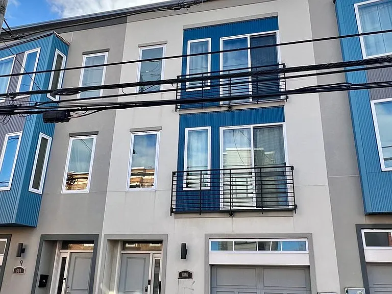 606 W Jefferson St — Photo 2