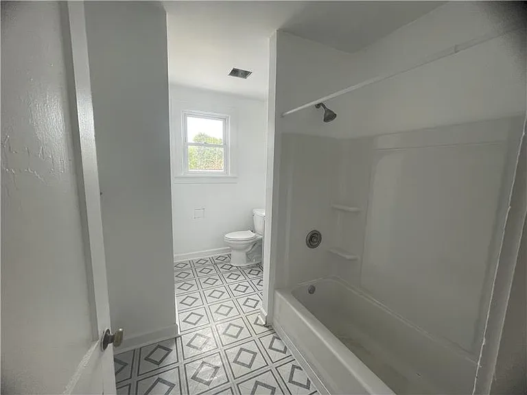 1439 Maryland Ave — Photo 15