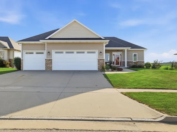 3401 Red Fox Rd, Ames, IA 50014