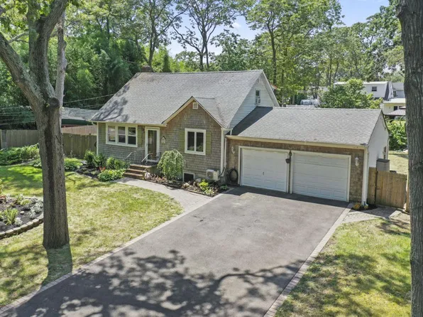 12 Lafayette Avenue, Mastic, NY 11950