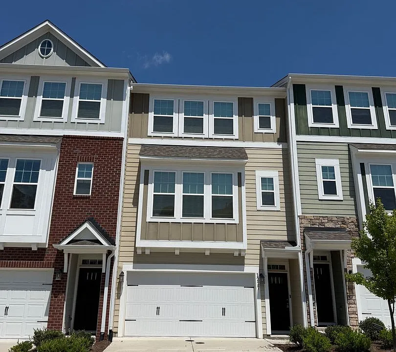 1227 Commack Dr #D1227
