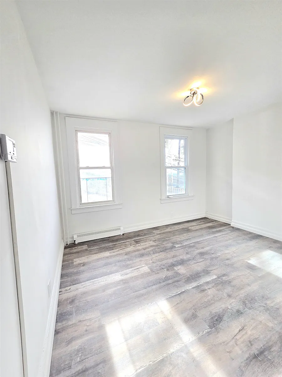 Building Photo - 1202 Hillside Pl #1
