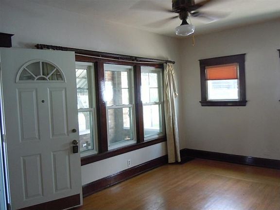3rd image of 8090 Woodbine Ave