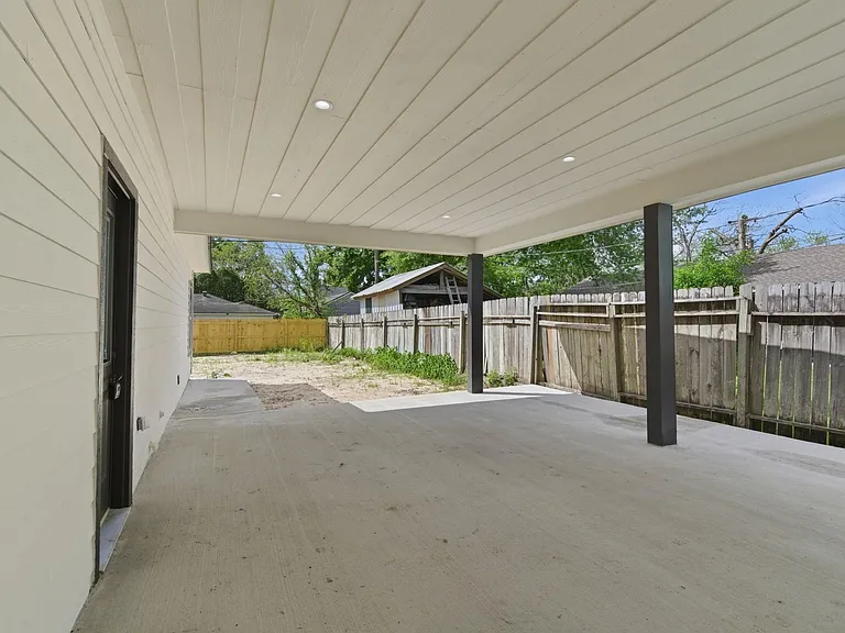 7040 Kinney St — Photo 30
