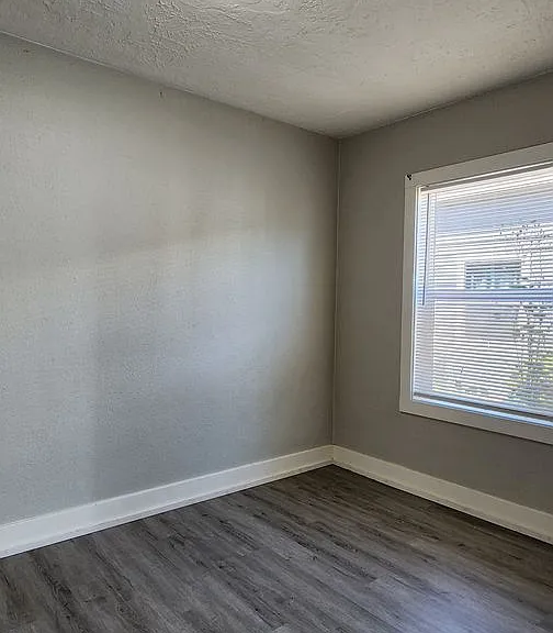 Park Street Apartments — Photo 14