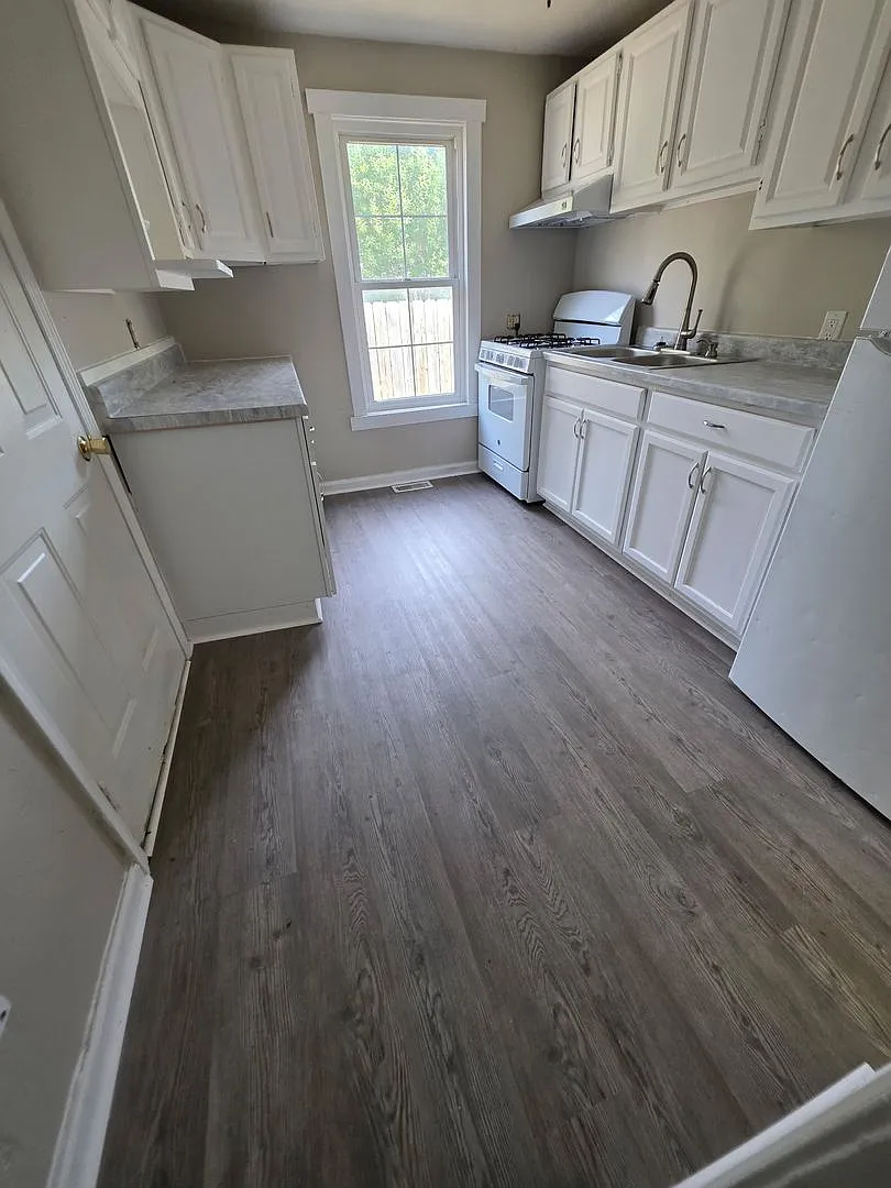 4 bedroom/2 bath home — Photo 1