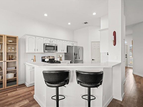 5th image of 135 Langely