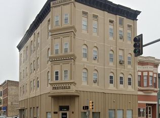24-26 S Galena Ave, Freeport, IL 61032