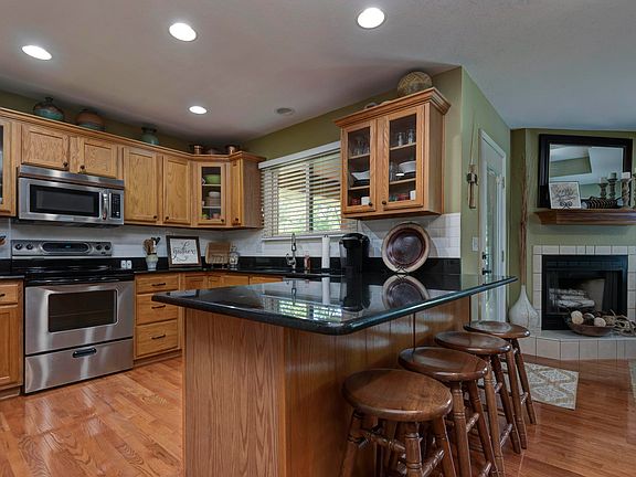 2nd image of 160 Canyon Forest Cir