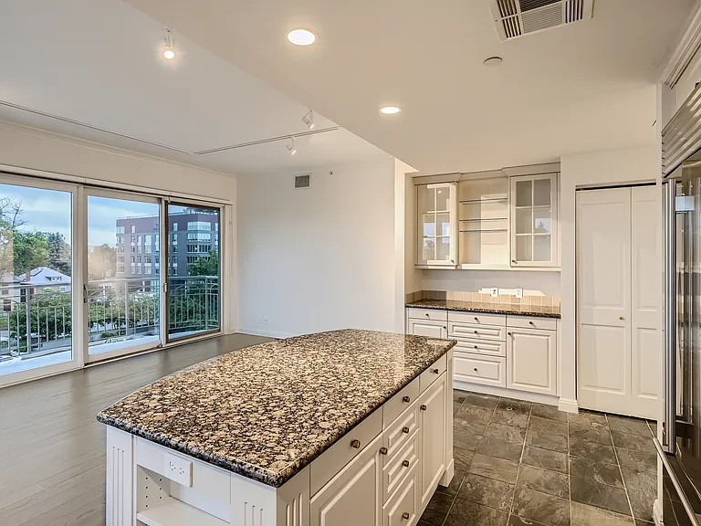 400 E 3rd Ave #405 — Photo 12