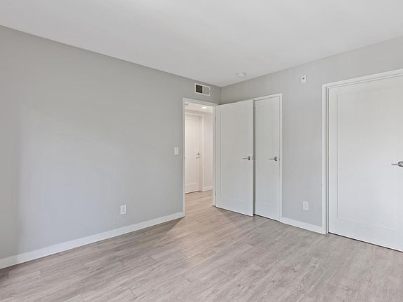 3rd image of 810 Crenshaw Blvd APT 14