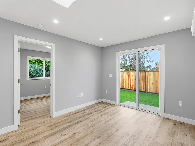 Alamo Park Apartments — Photo 2