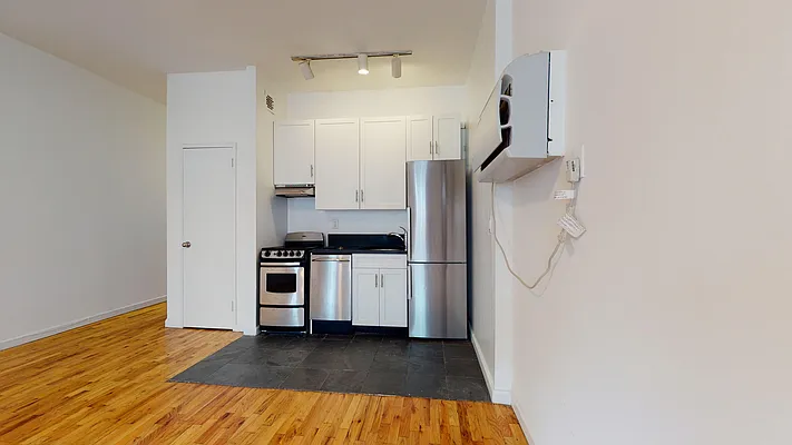 Rented by Bond New York | media 15