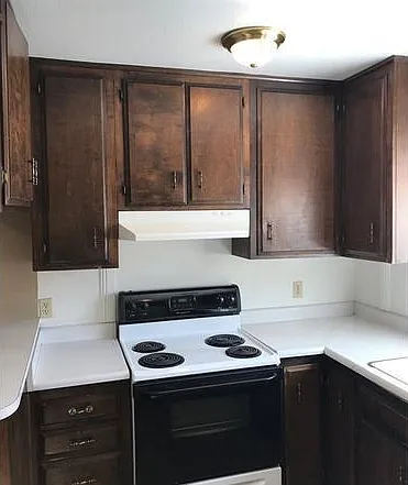 1502 N Cherry St — Photo 3