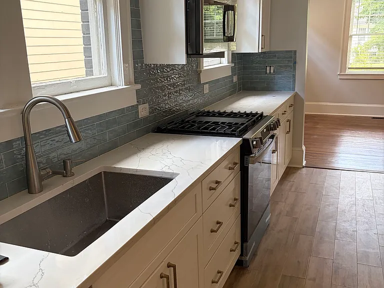 886 Vedado Way NE — Photo 2