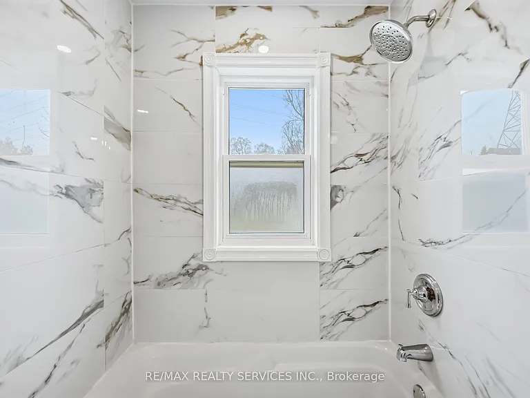 6 Bonnyview Dr #UPPER — Photo 25