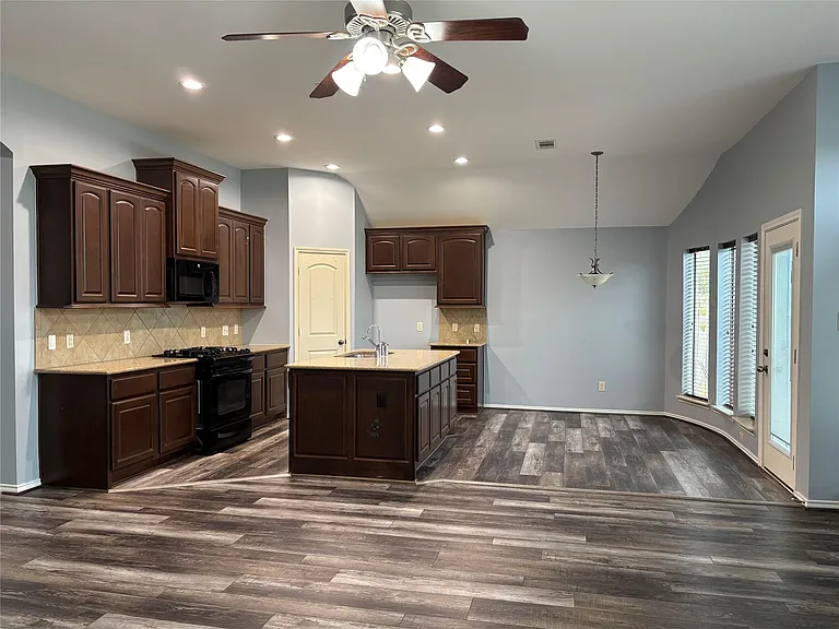 10902 Brighton Gardens Dr — Photo 8