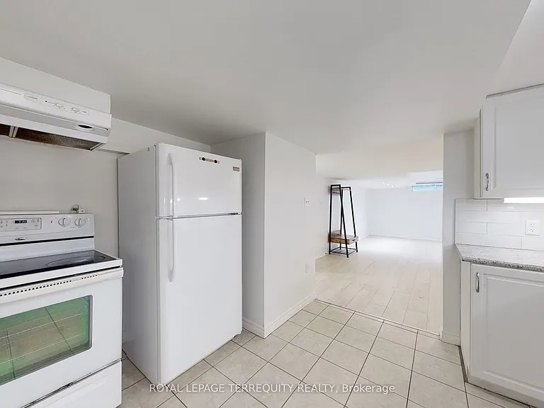 246 Elizabeth St — Photo 7
