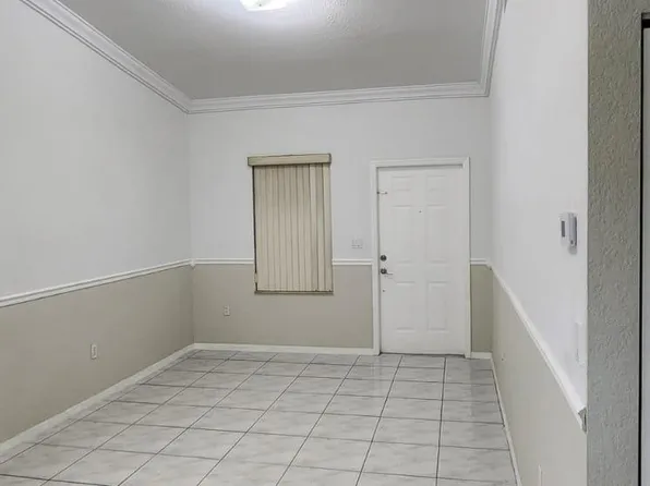 6900 NW 179th St APT 210, Hialeah, FL 33015