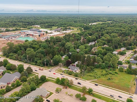 4th image of 3882 Okemos Rd