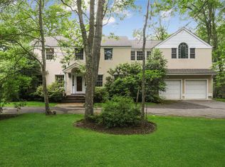 235 Stillwell Ln, Syosset, NY 11791