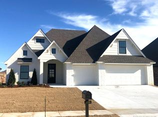8709 S Phoenix West Ave, Tulsa, OK 74132