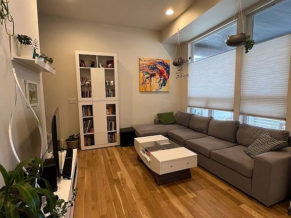 4th image of 916 Cimarron Dr Unit A