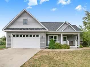 9110 Whippoorwill Ln, Charlevoix, MI 49720