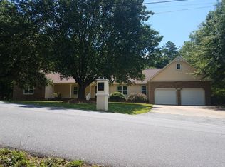 1609 E Saluda Lake Rd, Greenville, SC 29611