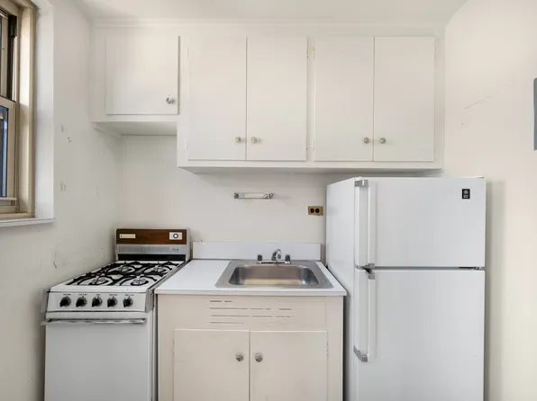 67-25 Clyde Street image 19 of 23