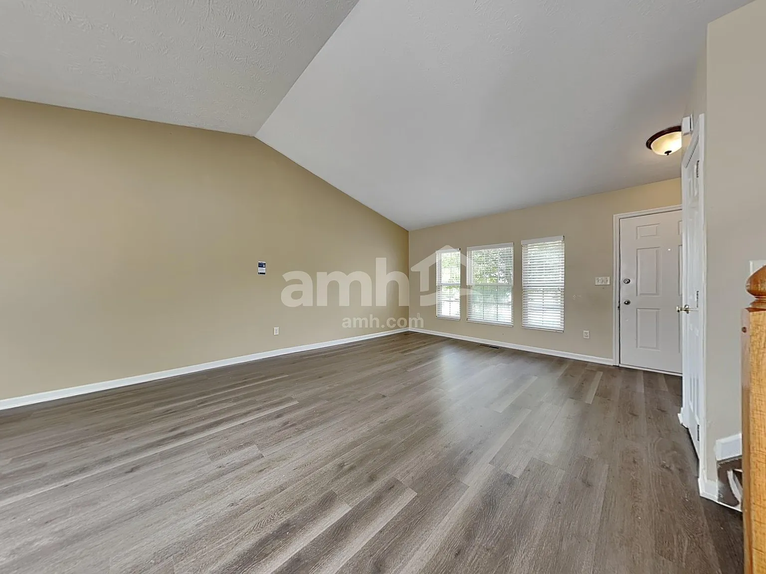 3 bed, 2.5 bath, 1395 sqft, $2,135 — Photo 4
