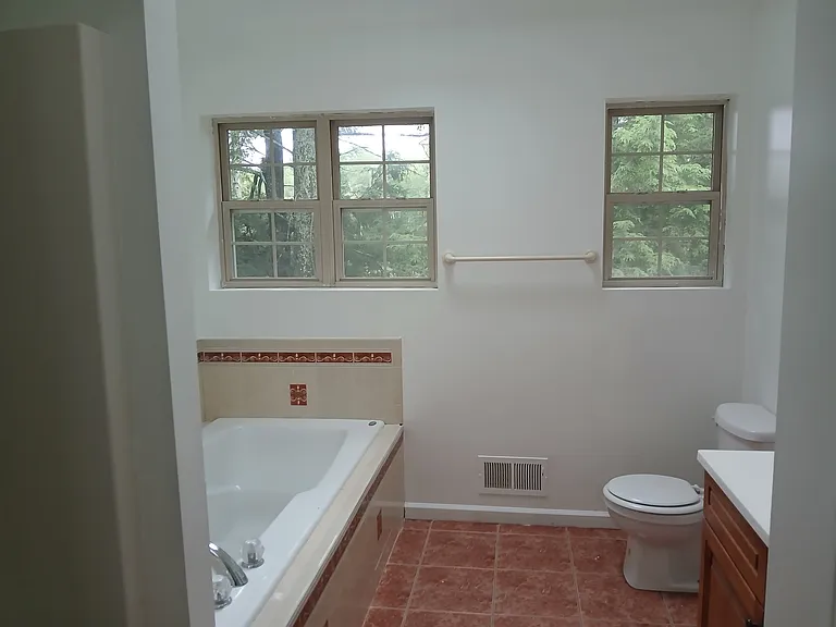 556 Airport Rd — Photo 22