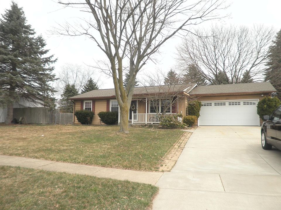 2nd image of 5897 Grand Traverse Ln