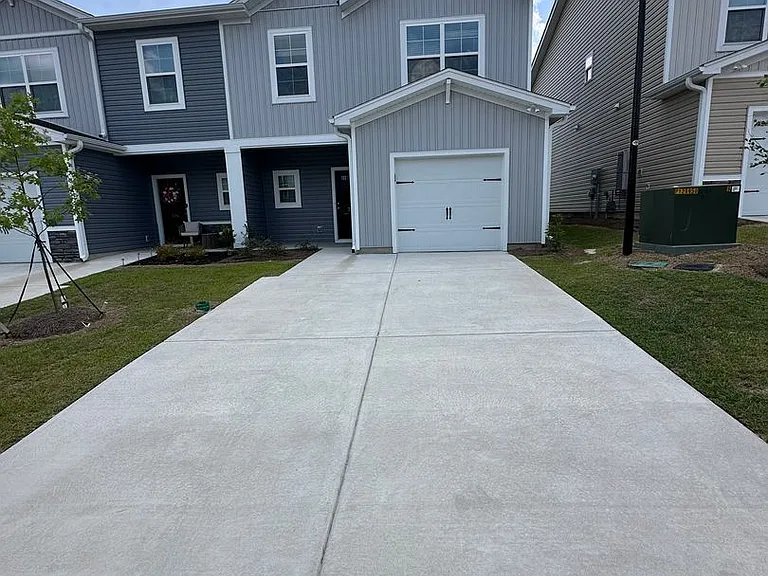 304 S Lake Ct — Photo 2
