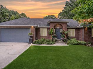 3285 Norton Lawn Rd, Rochester, MI 48307