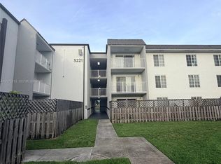 5221 Geneva Way APT 201, Doral, FL 33166
