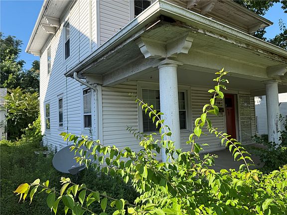 2nd image of 35 W Hillcrest Ave