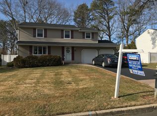 55 Ridge Haven Dr, Ridge, NY 11961