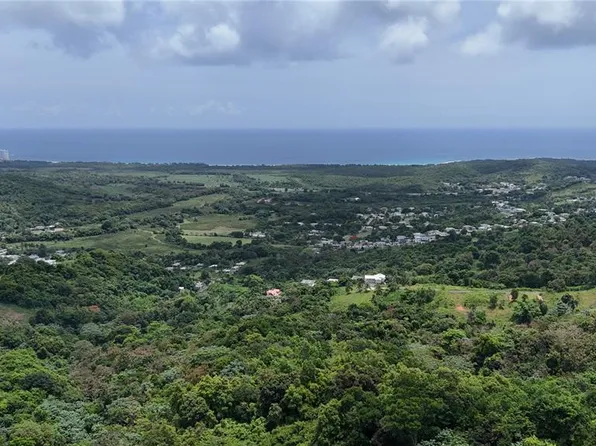 5 Camino Los Barros, Luquillo, PR 00773