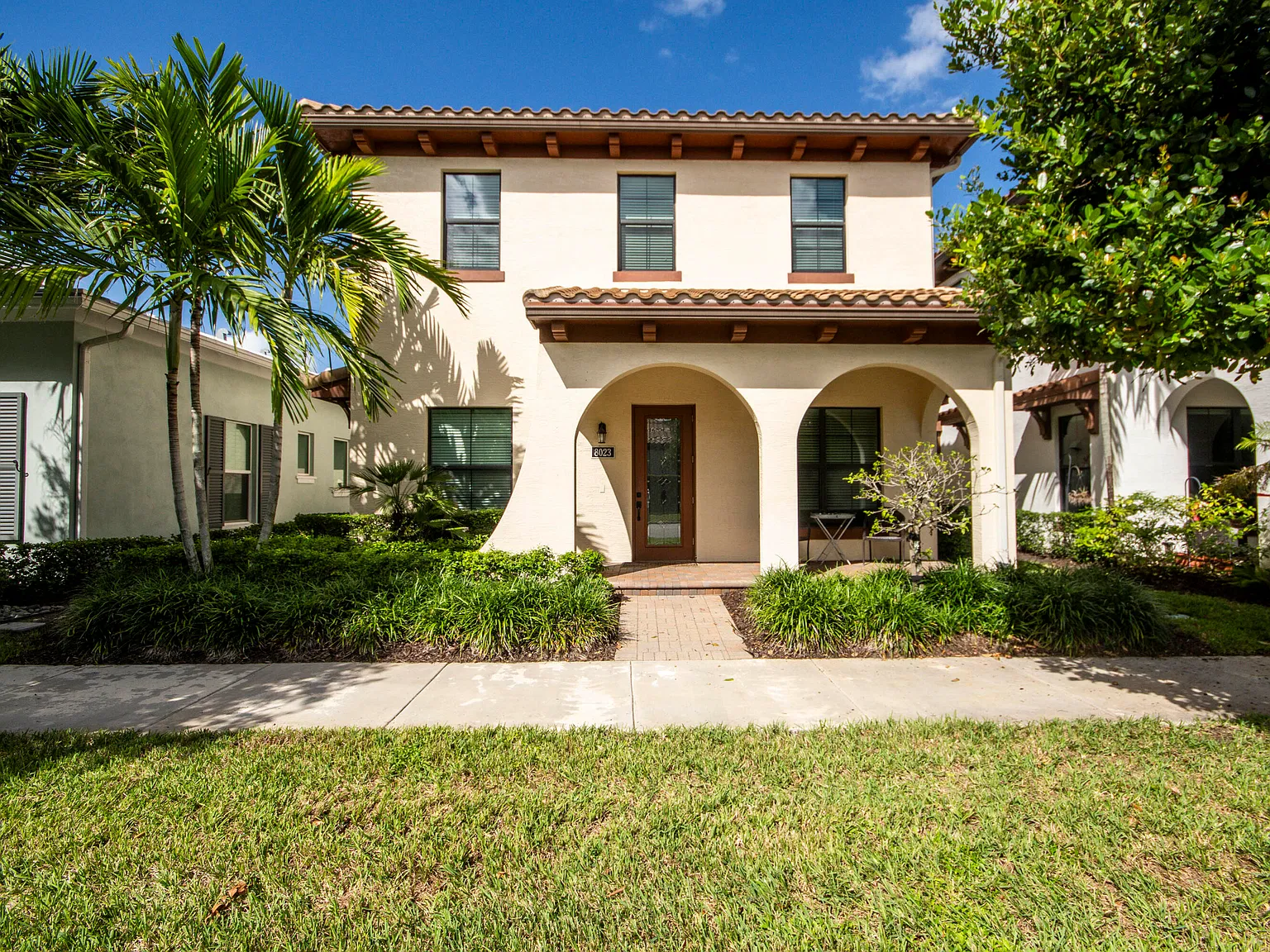 5 bed, 6.0 bath, 3698 sqft, $8,000 — Photo 1