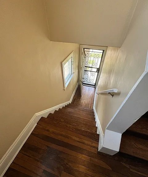 2547 E 127th St #2 — Photo 2