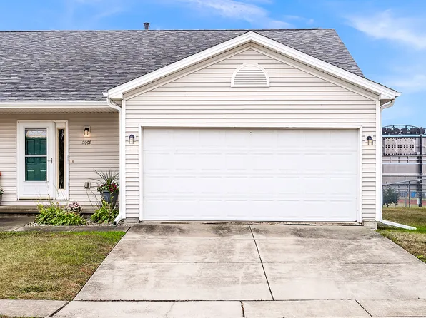 2009 Marina Dr, Normal, IL 61761