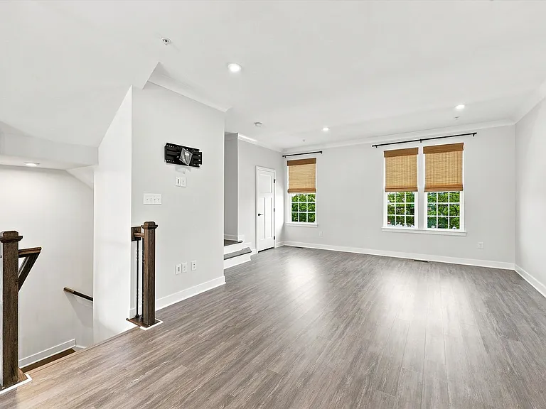 523 E Union St — Photo 10