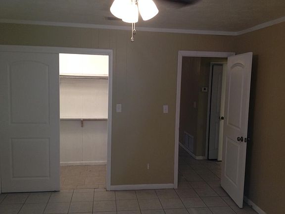 3rd image of 450 SE Camp St #101