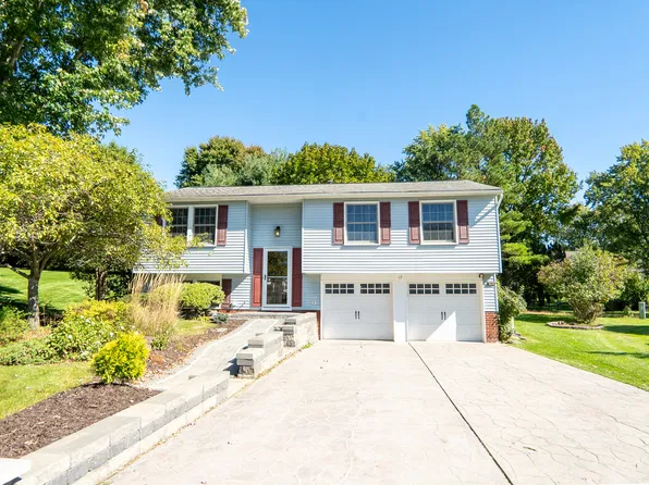 17 Wheatfield Dr, Cranberry Township, PA 16066