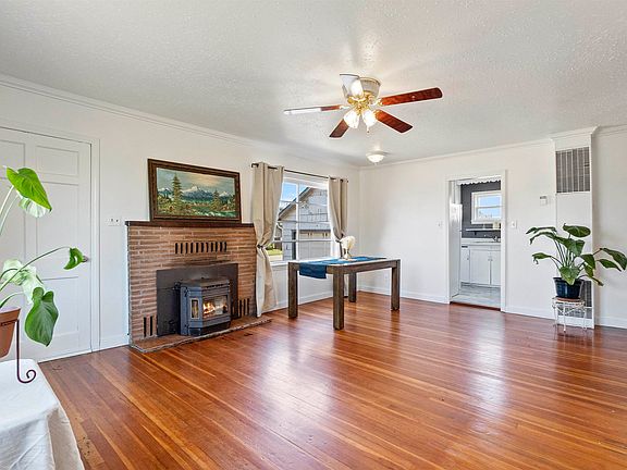 3rd image of 487 Macken Ave