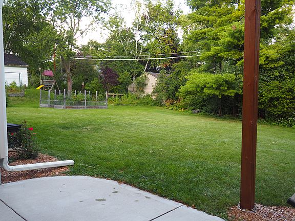 3rd image of 1206 N 121st St